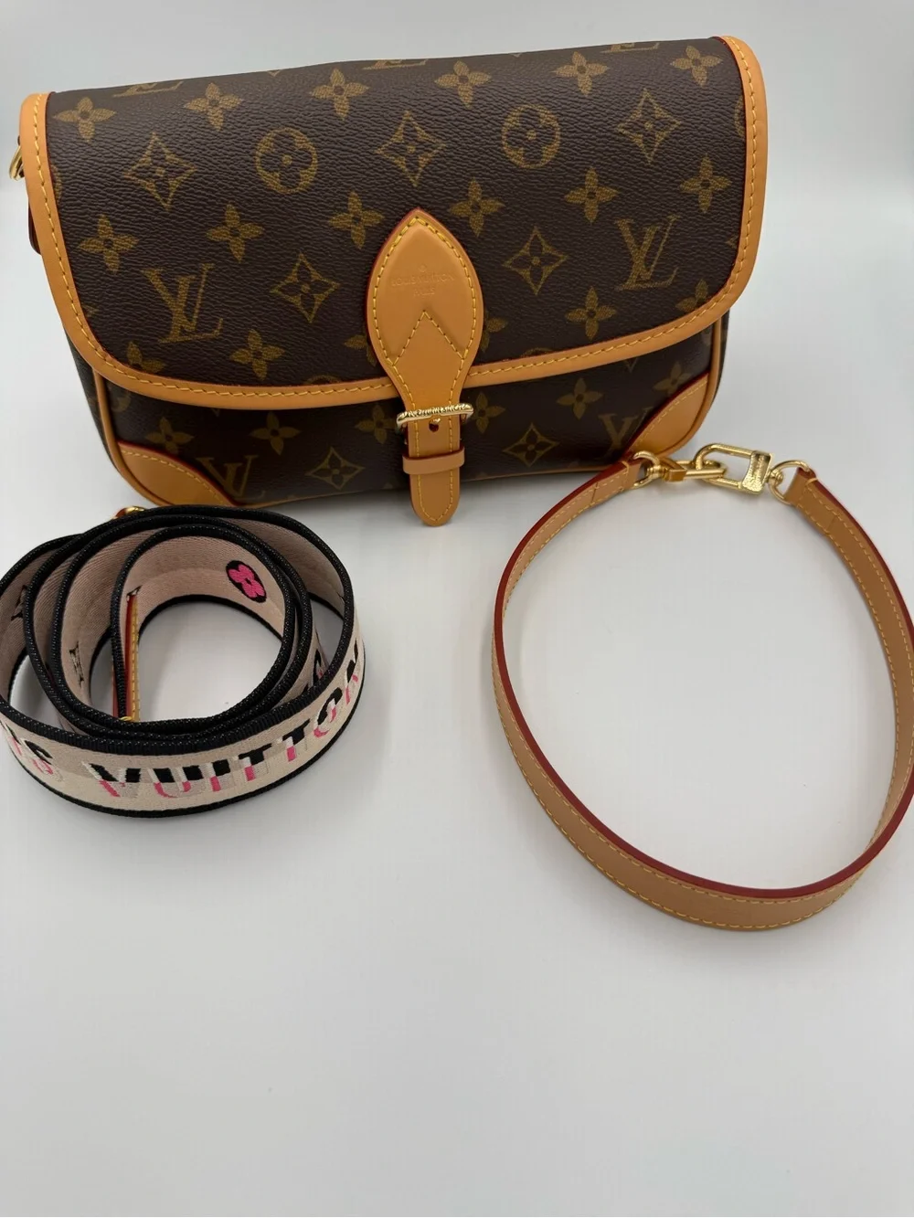 Louis Vuitton Diane Monogram Bag w/Shoulder and Crossbody Straps, Pristine